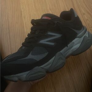 New Balance Men's Black and Gray Sneakers